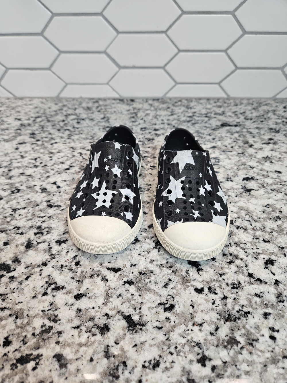 Native Shoes Kids Star Print Black Slip-On Sneakers c7